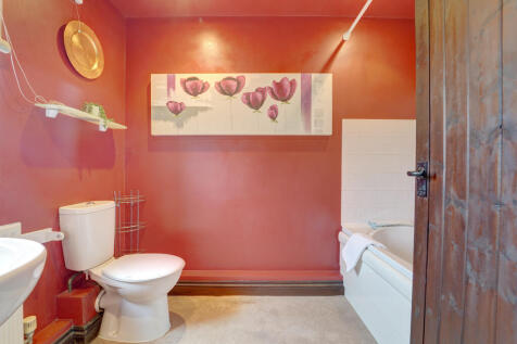 Room 4 Bathroom
