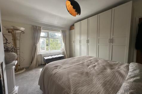 Bedroom pic 2