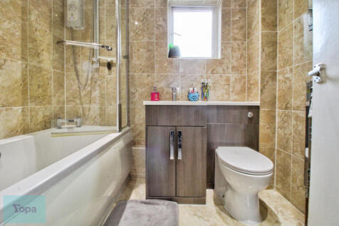 60b14300-Bathroom