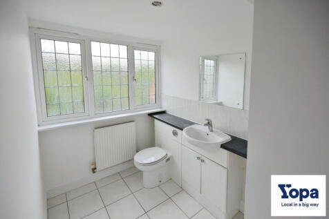 En-suite to bedroom two