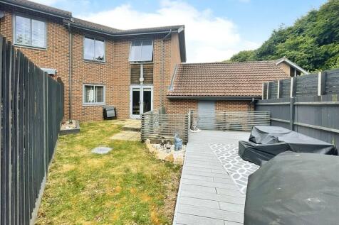 15840070-garden 2...