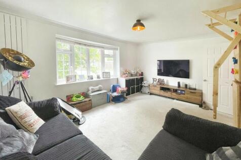 132eb31a-living 2...