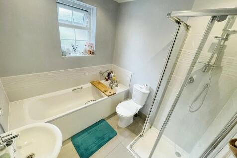 db8e7117-bathroom