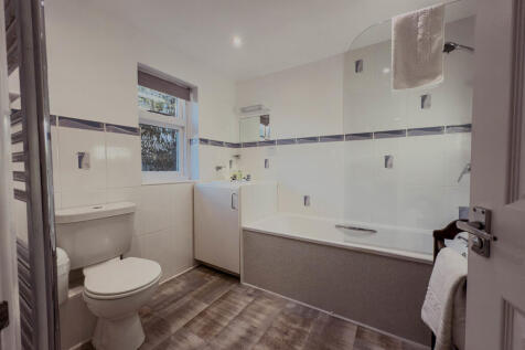 Room 10 Bathroom