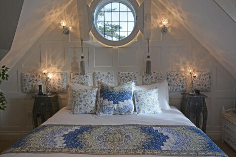 1 bed and window