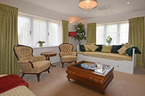 5 lounge area