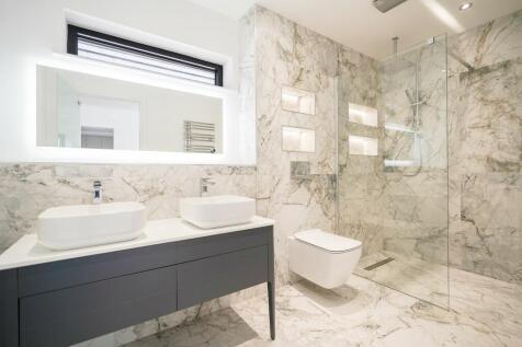 En-suite to Principal Bedroom