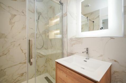 En-suite to Bedroom 3