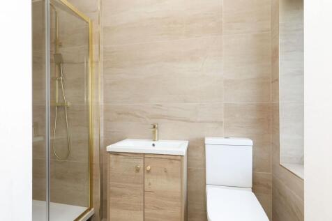 En-Suite Shower Room Bedroom 2