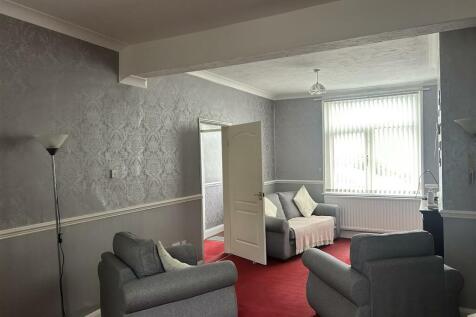 12 Atherton Living room 1.jpg