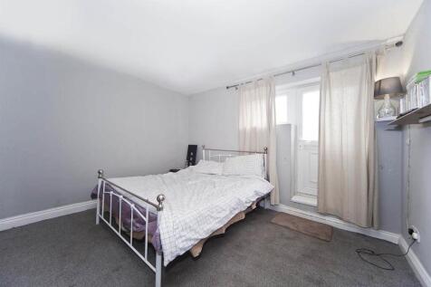 Bedroom 1.jpg