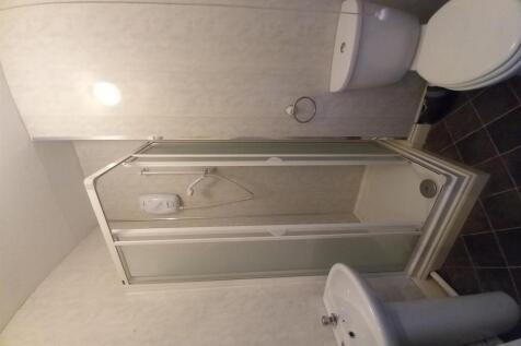 Room 4 En Suite.jpg