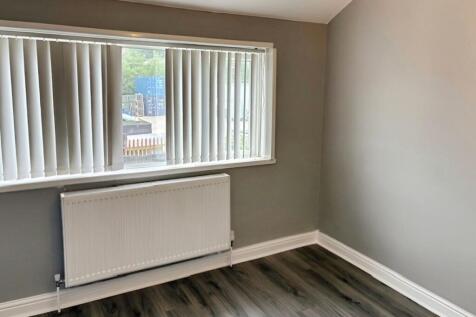 1bbe67f9-Bedroom 201
