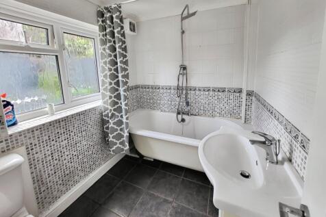 5b71042a-Bathroom