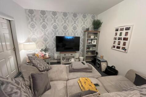 Living room photo 2