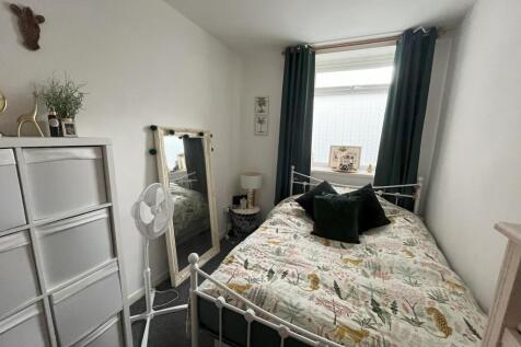 Bedroom photo 2