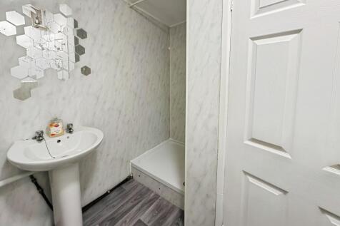 6b5b4a7c-Bathroom