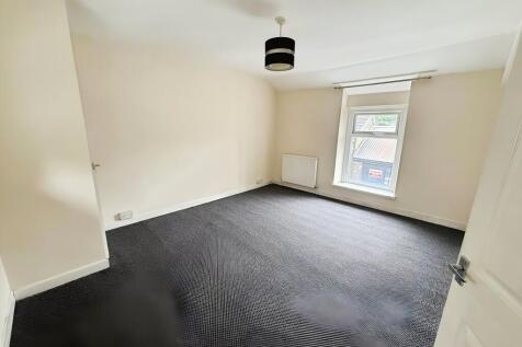 50d7e8f2-Bedroom