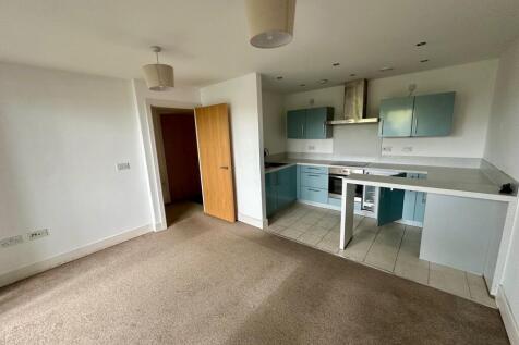 kitchen and living r