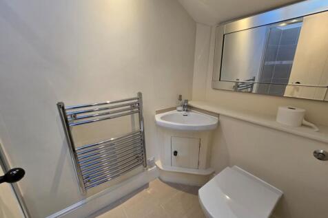 ensuite shower toile