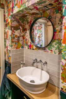 Down Wc 2