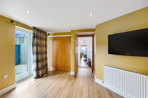Reception Room/Bed
