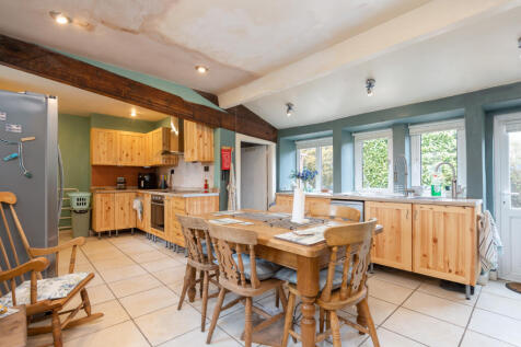 Kitchen Diner Pic1