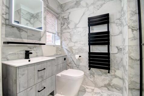 Bedroom One En Suite (left)