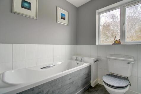 Family Bathroom (left)