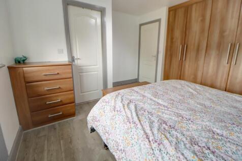 Master Bedroom Pic1