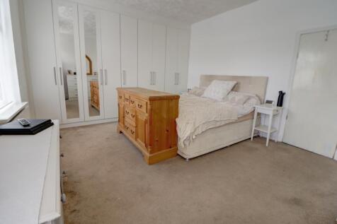 Bedroom One Pic1