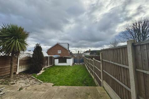 rear garden &amp; patio