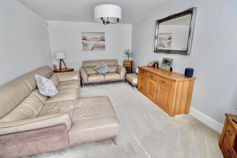 7. Lounge