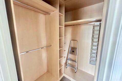 14. Walk-in wardobe