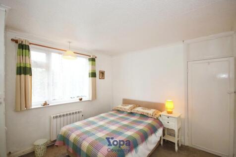 3c0c674b-Bed 202.JPG