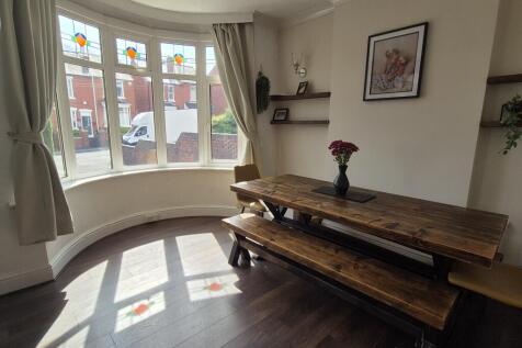 Open Plan Lounge/Dining Room