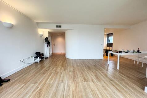 Open plan living/dining room