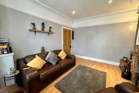 4. Living room.JPG