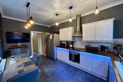 8. Kitchen.JPG