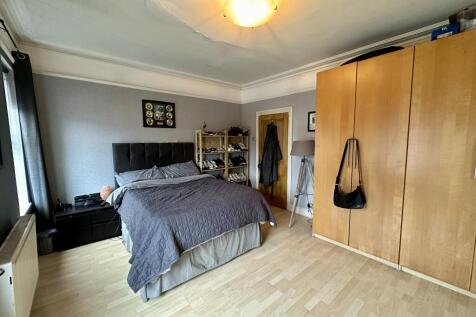 10. Master bedroom.JPG