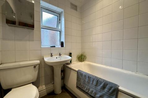 14. Bathroom.JPG