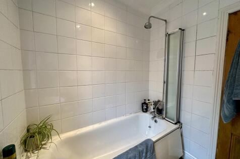 15. Bathroom.JPG