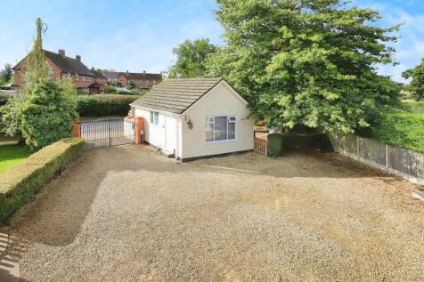 One Bedroom Annexe and Driveway
