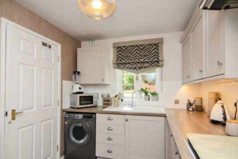 Kitchen (alt view)