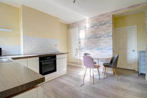 Kitchen (alt view)