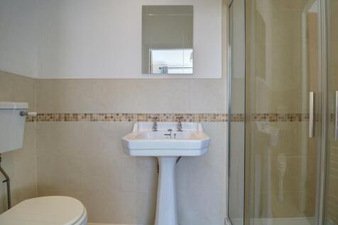 First Floor En Suite