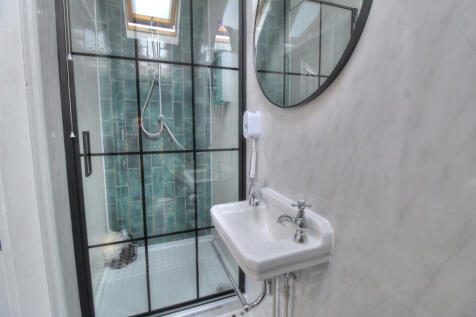 Bedroom 1 - Ensuite