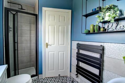 Family Bathroom (alt view)