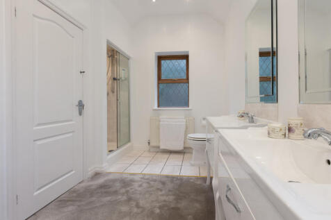 Master En-Suite