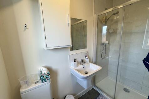 en-suite shower
